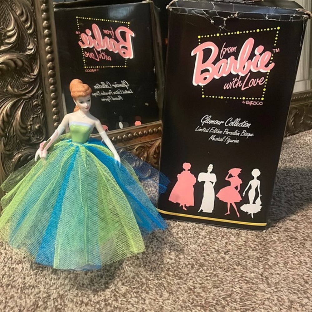 Barbie - 1963 Senior Prom Porcelain Musical figurine. (Reproduction 1994)